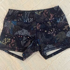 Born Primitive double take booty shorts size small in great condition!